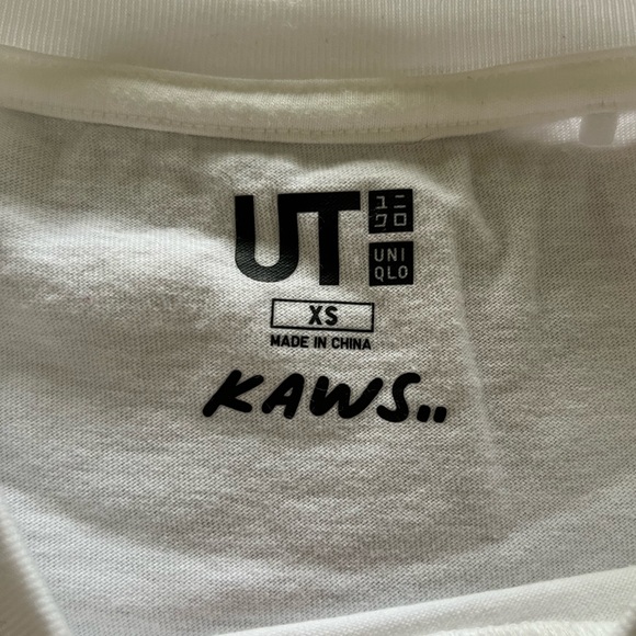 Uniqlo x KAWS T-Shirt - Picture 2 of 3